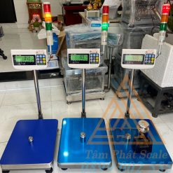 Màn hình LCD đèn nền màu xanh lá dễ quan sát, phím bấm mềm